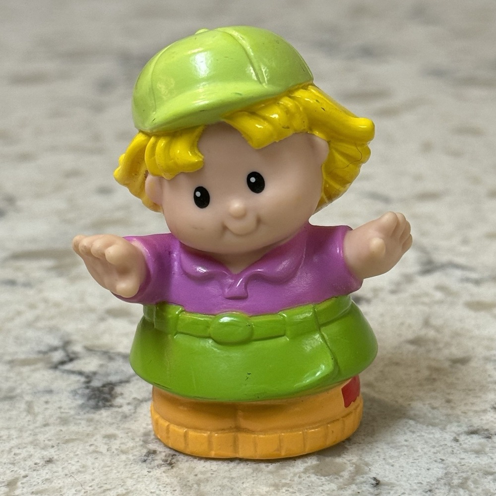 Fisher Price Little People Maggie Girl Blonde Hair Green Hat Purple Shirt 1998